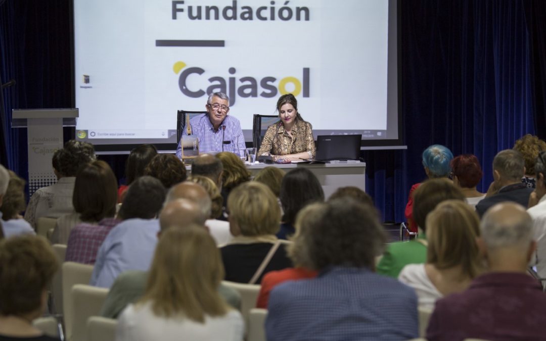 Pedro Javier Martín Pedrós, presentando su IX poemario en Huelva