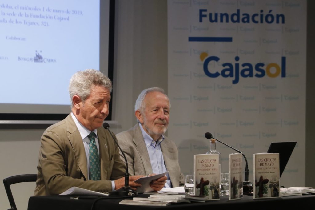 Presentación del libro 'Las Cruces de Mayo. Entre flores y copas' en Córdoba