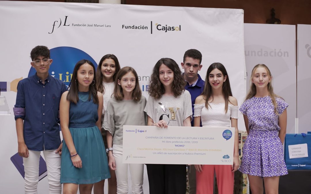 Foto con los alumnos ganadores del VI Concurso Mi libro preferido en todas las provincias andaluzas