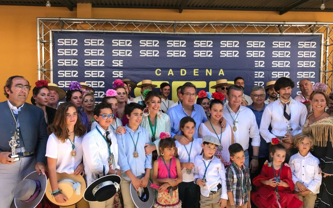 Foto de familia del acto de entrega de los Premios Tamborilero 2019 en El Rocío