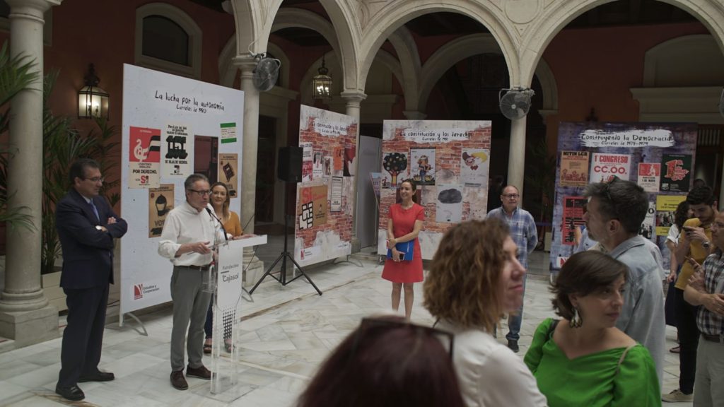 Inauguración de la exposición 'Los carteles del cambio' en la sede de la Fundación Cajasol en Sevilla