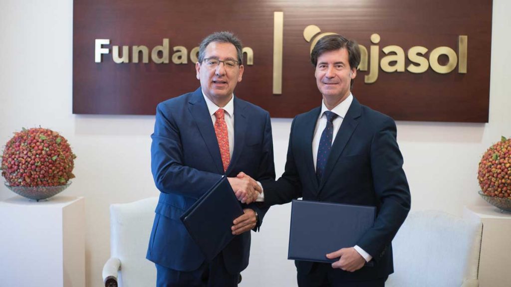 Antonio Pulido y Miguel Rus sellan el acuerdo entre Fundación Cajasol y Confederación de Empresarios de Sevilla