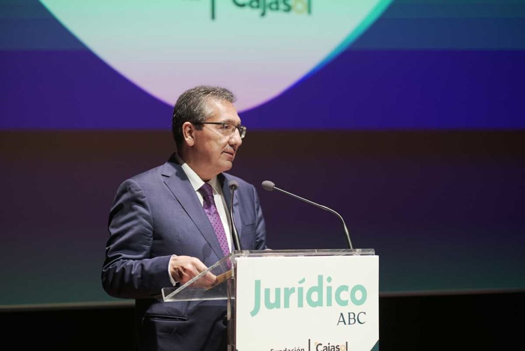 Antonio Pulido, en la entrega del XI Premio Jurídico ABC-Cajasol