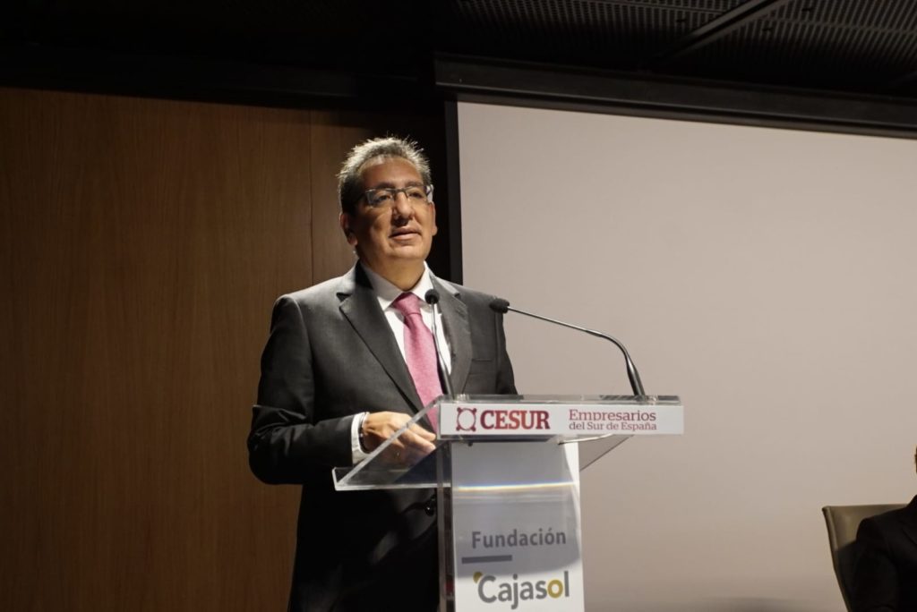Antonio Pulido, durante su intervención en la jornada CESUR sobre transición energética desde la Fundación Cajasol