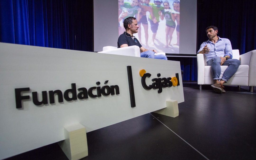 Charla deportiva de Dani Arazola en la sede de la Fundación Cajasol en Huelva