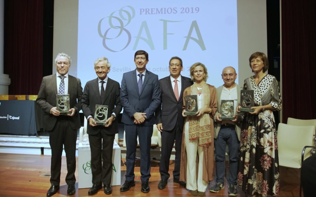 Foto de familia con los galardonados en los Premios AFA 2019
