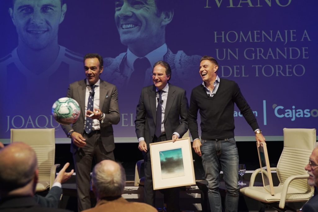 El Cid recibe la pelota para que demuestre su destreza con el balón en los pies