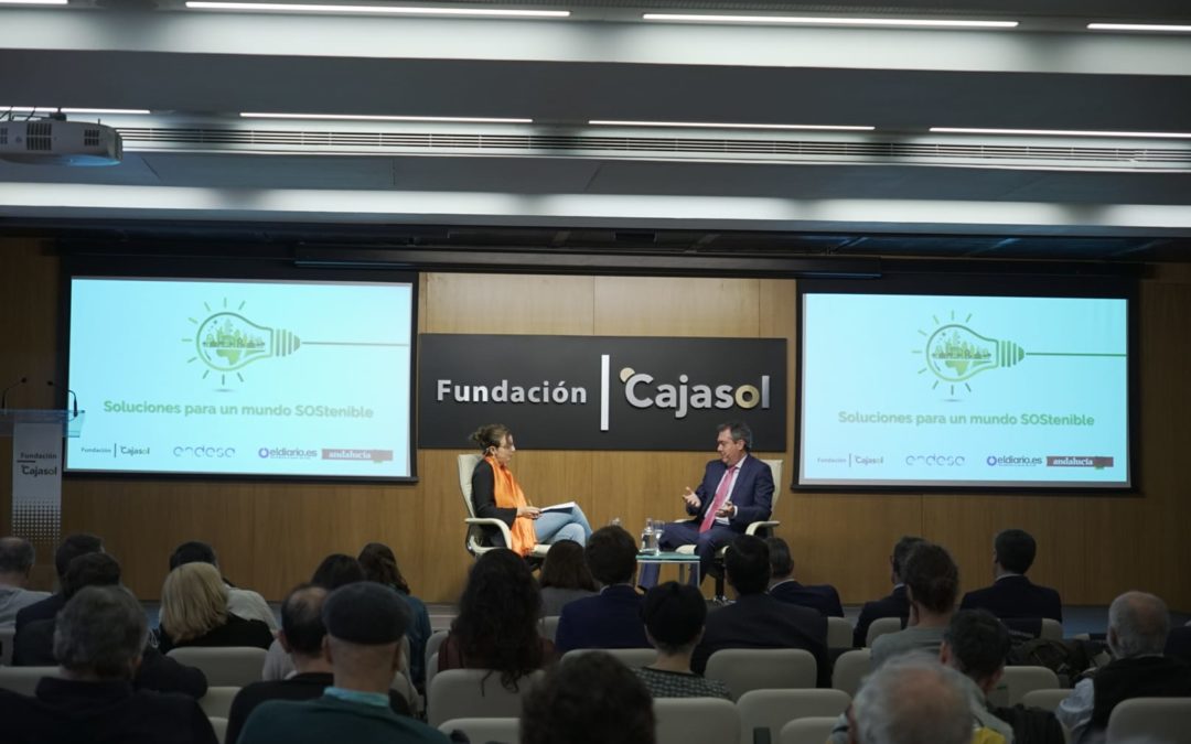 Juan Espadas, alcalde de Sevilla, hablando sobre 'ciudades sostenibles' en la Fundación Cajasol