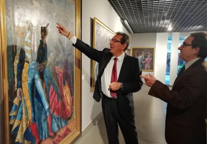 Visita de Antonio Pulido a la exposición de Juan Holgado en la Fundación Cajasol (Córdoba)