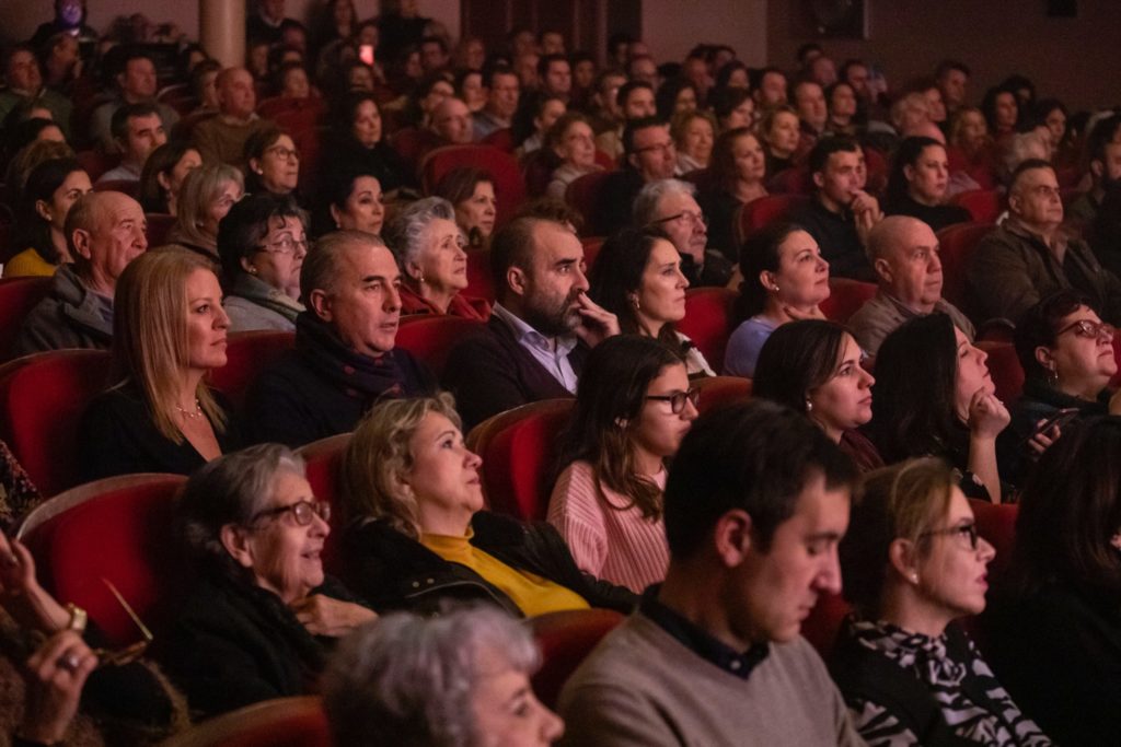 El Gran Teatro de Huelva, lleno para ver la actuación de Argentina