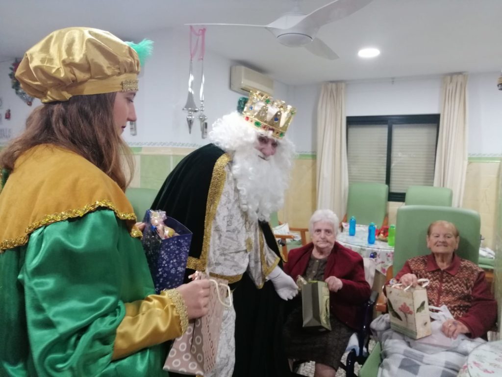 Visita de los Reyes Magos 2020 a la Residencia de Ancianos Santa Ángela de la Cruz en Huelva