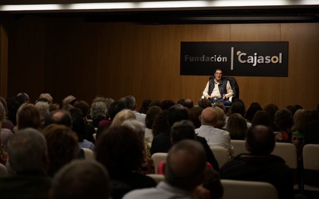 Escuela de padres con el juez Emilio Calatayud en Sevilla: «Hay que buscar una ley educativa que dure una generación»