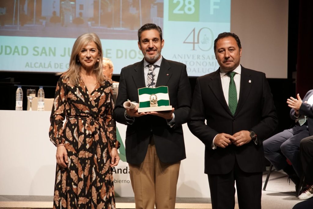 Entrega de las Banderas de Andalucía por parte de la provincia de Sevilla en la Fundación Cajasol