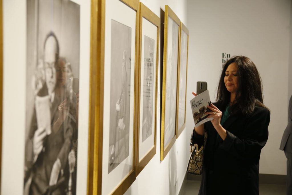 Inauguración de la exposición 'En blanco y negro' en la sede de la Fundación Cajasol en Córdoba