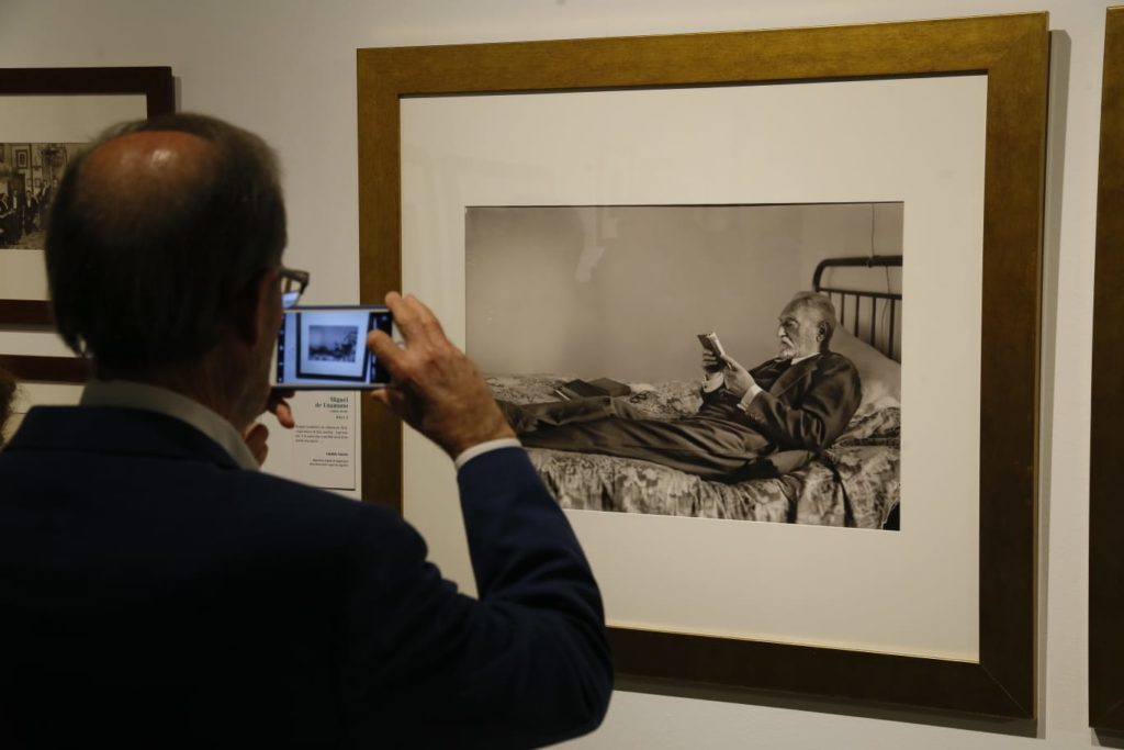 Inauguración de la exposición 'En blanco y negro' en la sede de la Fundación Cajasol en Córdoba