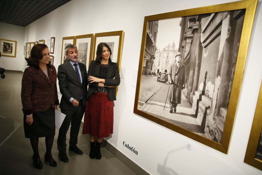 Inauguración de la exposición 'En blanco y negro' en la sede de la Fundación Cajasol en Córdoba