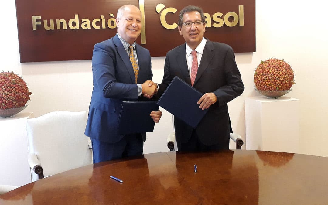 Javier Imbroda, consejero de Educación y Deporte, y Antonio Pulido, presidente la Fundación Cajasol