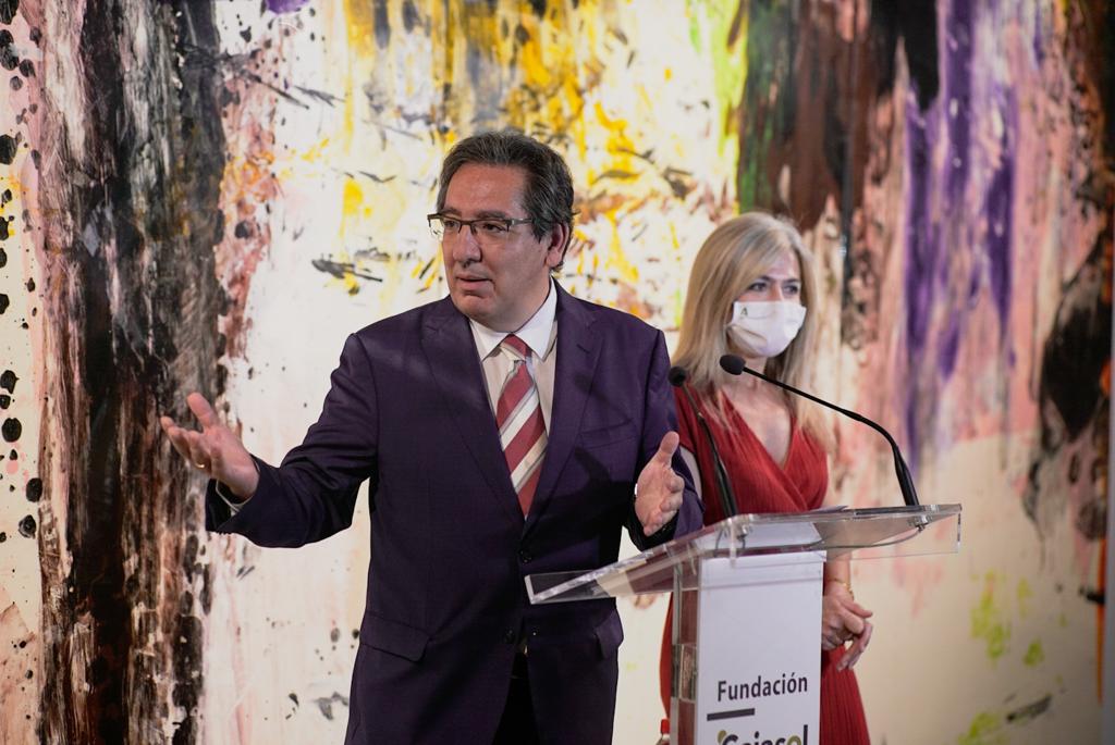 Antonio Pulido, durante su intervención en la inauguración de la exposición de Hoffmann en Sevilla