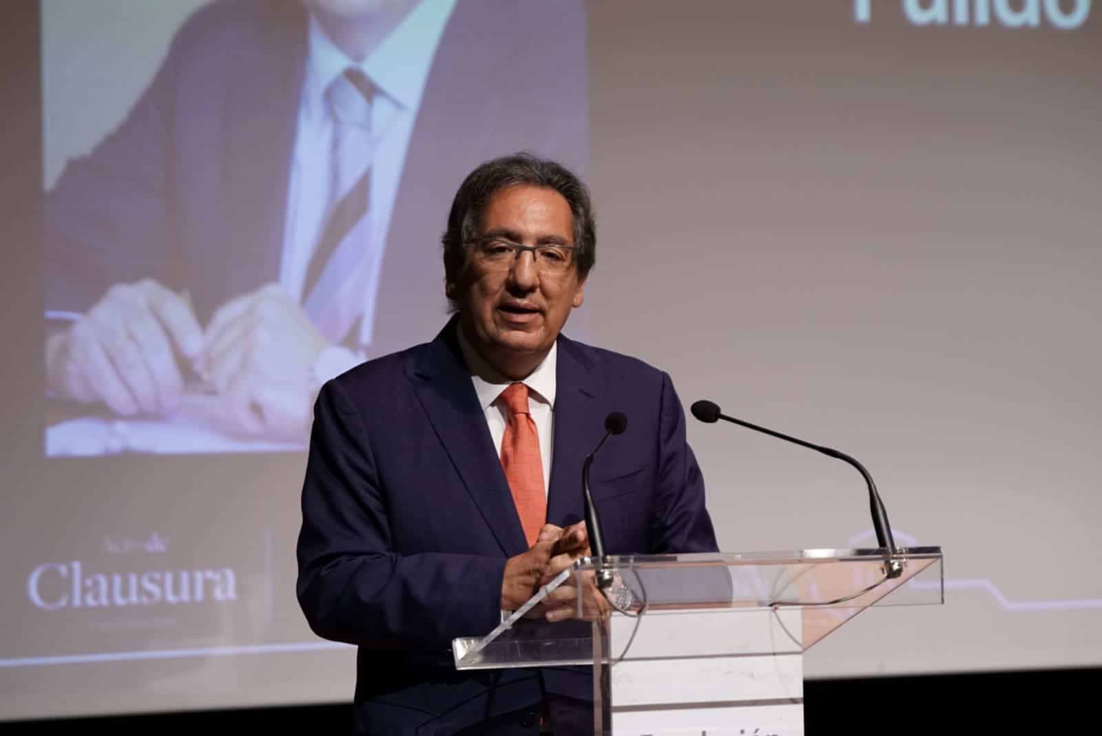 Antonio Pulido, presidente de la Fundación Cajasol, en la clausura del curso 2019-2020 del Instituto de Estudios Cajasol