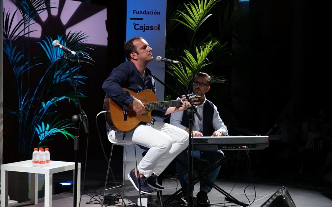 Javi Moya, ‘a solas con su guitarra’ en las Noches de Verano Cajasol en Sevilla