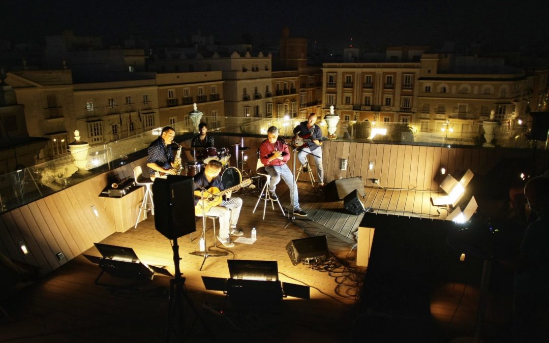 Las ‘Noches en la Azotea’ regresan a Cádiz en agosto con Pepe Mata y sus ‘Rutinas de oro’