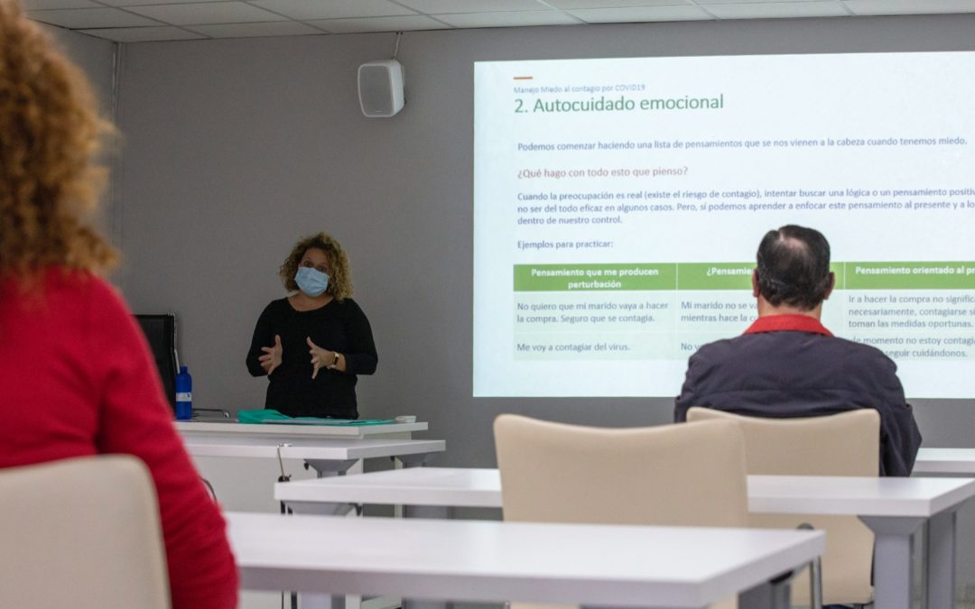 El Aula de Salud de la Fundación Cajasol en Huelva ayuda a manejar el miedo al contagio por COVID-19