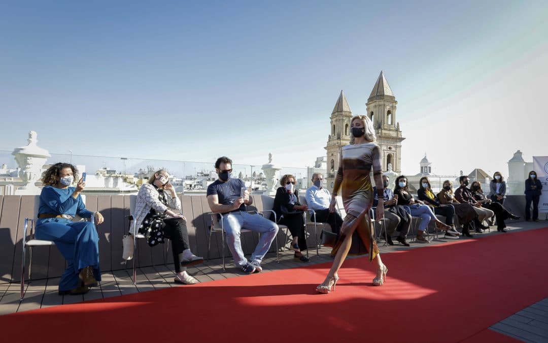 Desfile de moda en la azotea de la Fundación Cajasol en Cádiz