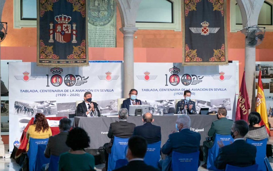 Presentación de la tercera edición del libro 'Tablada: la aviación y Sevilla' en la Fundación Cajasol