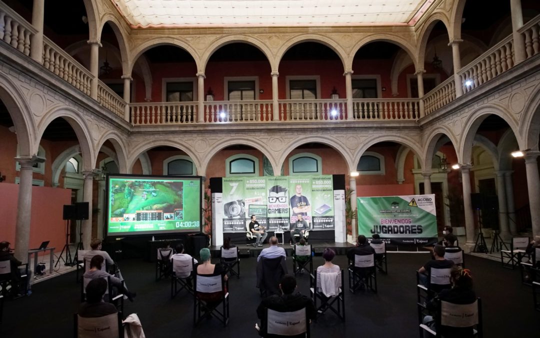 Andalucía Game culmina con éxito un fin de semana repleto de torneos on line y ponencias con expertos youtubers en la Fundación Cajasol