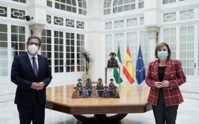 La delegada del Gobierno de España en Andalucía, Sandra García, y el presidente de la Fundación Cajasol, Antonio Pulido