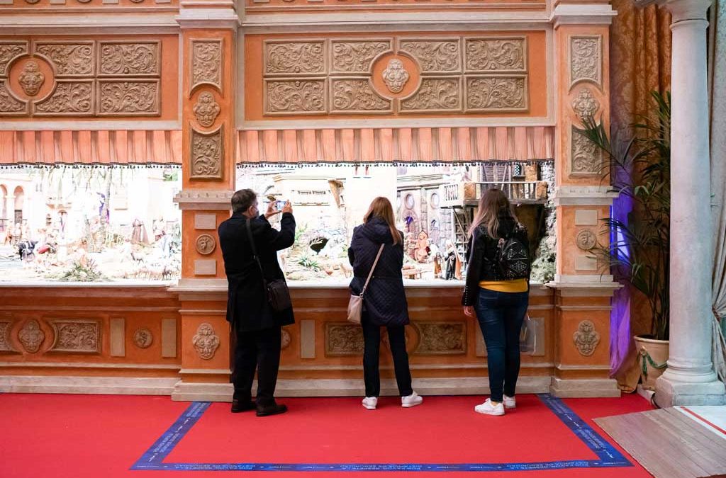 Visitas al Belén de la Fundación Cajasol en Sevilla, con las medidas de seguridad necesarias