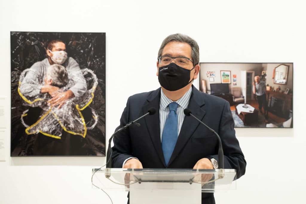 Antonio Pulido, presidente de la Fundación Cajasol, inaugura World Press Photo 2021