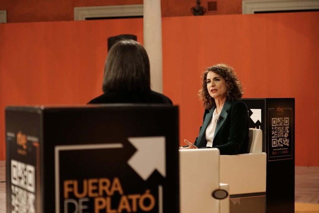 Fuera de Plato de RTVE con Maria Jesus Montero ministra de Hacienda