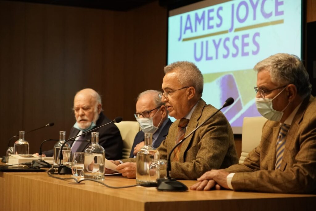 Alfonso Guerra y Antonio Cascales participan en el diálogo "Un siglo con Ulises" en la Fundación Cajasol