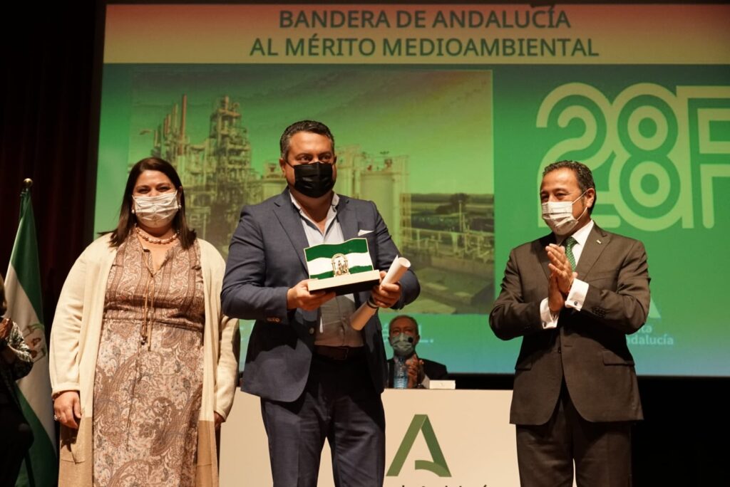 La Junta entrega las Banderas de Andalucía en la Fundación Cajasol