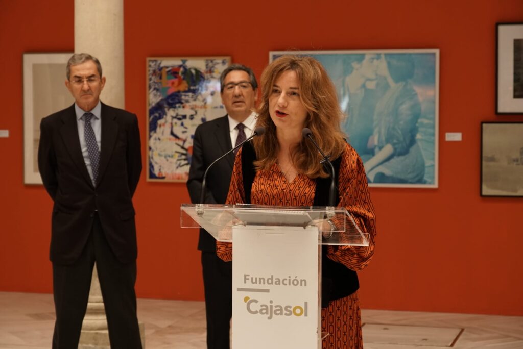 Carmen Aranguren asiste a la presentación de la exposición y subasta benéfica de Proyecto Hombre Sevilla