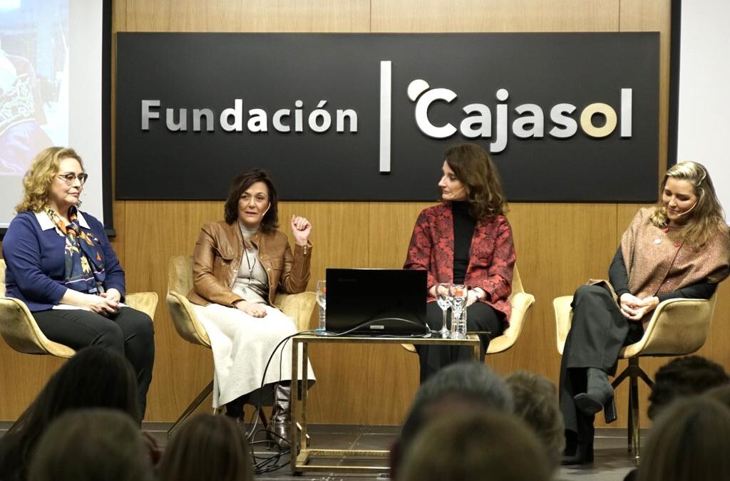 Seminario sobre el uso y tradición de la mantilla en Fundación Cajasol