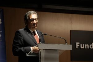 José Ángel Saiz, arzobispo de Sevilla, protagonista de los Diálogos por Andalucía en la Fundación Cajasol con Antonio Pulido Gutiérrez