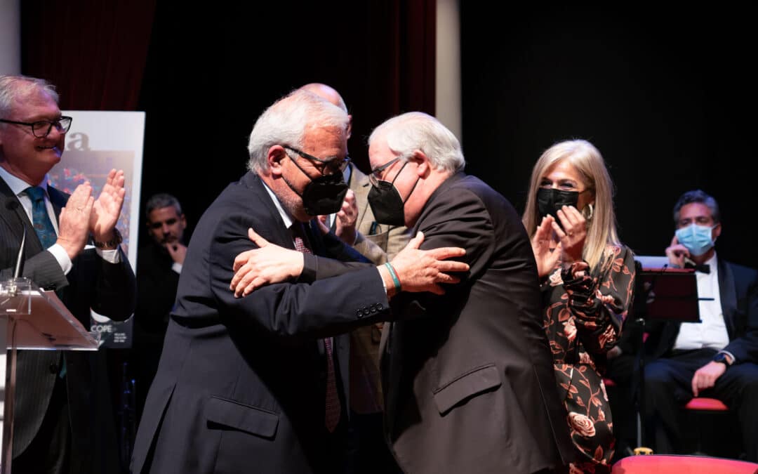 La Cadena Cope entrega la Saeta de Oro a Carlos Colón en Fundación Cajasol