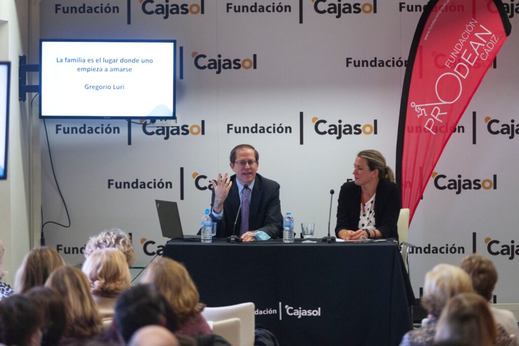 Luis Gutiérrez Rojas: 'Cómo afrontar la vida con humor' en la Fundación Cajasol