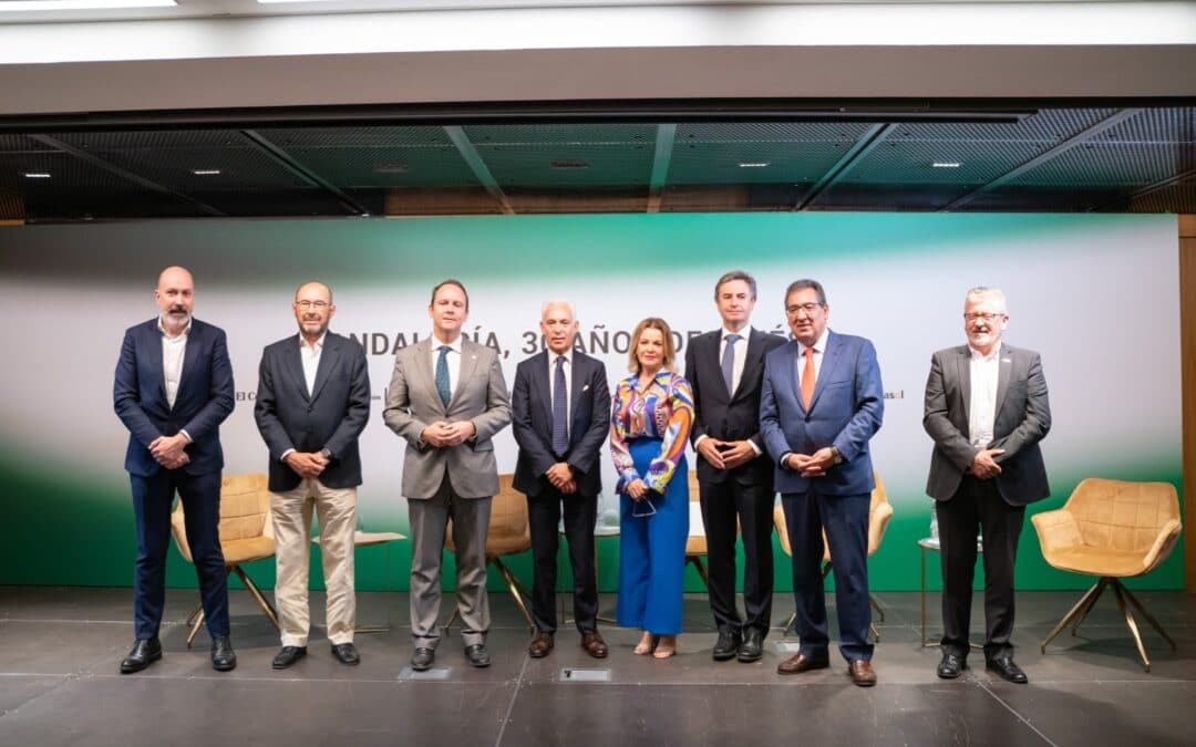 Antonio Pulido Gutiérrez presidente de la Fundación Cajasol asiste Foro Andalucía, 30 años después con El Confidencial