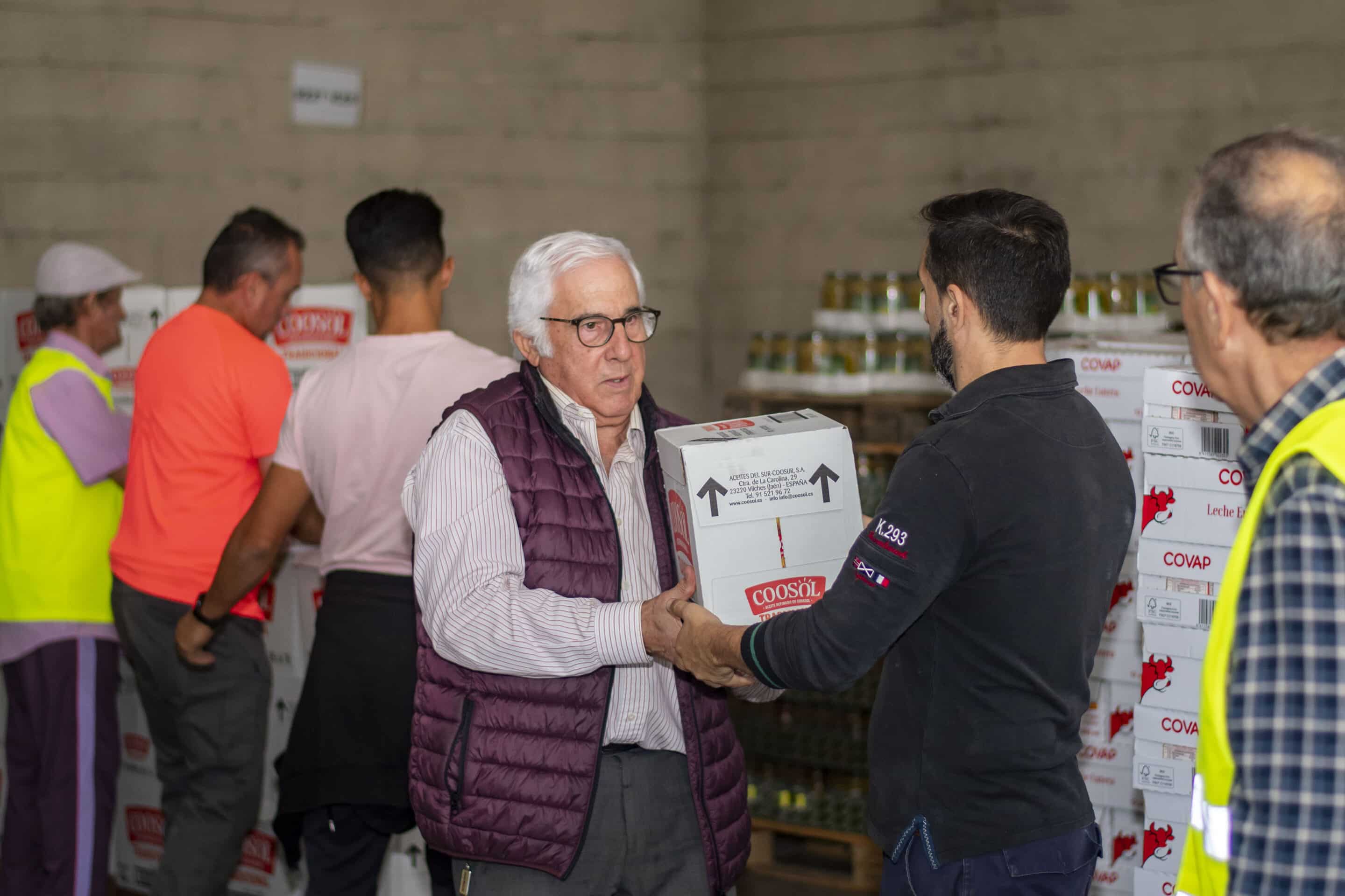 Andaluces Compartiendo, impulsado por LANDALUZ, Fundación Cajasol y la Fundación ‘la Caixa’, ha realizado una donación de alimentos para las familias onubenses.