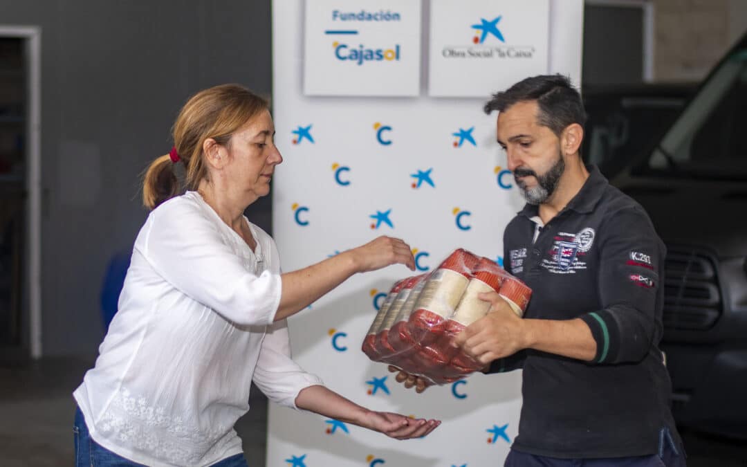 Andaluces Compartiendo dona alimentos en Huelva