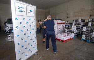 Andaluces Compartiendo, impulsado por LANDALUZ, Fundación Cajasol y la Fundación ‘la Caixa’, ha realizado una donación de alimentos para las familias onubenses.