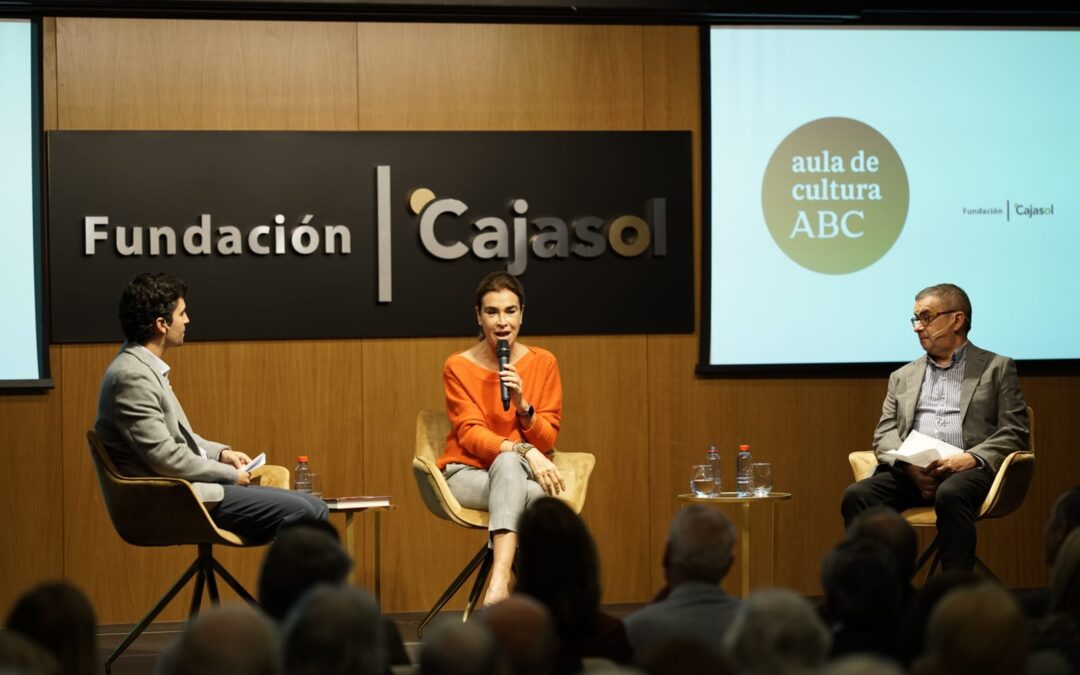 La escritora Carmen Posadas presenta su último libro «Licencia para espiar» en el Aula de Cultura ABC