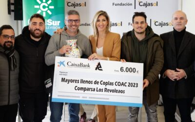 La comparsa ‘Los revoleaos’ recoge el premio del I Concurso Mayores de Coplas