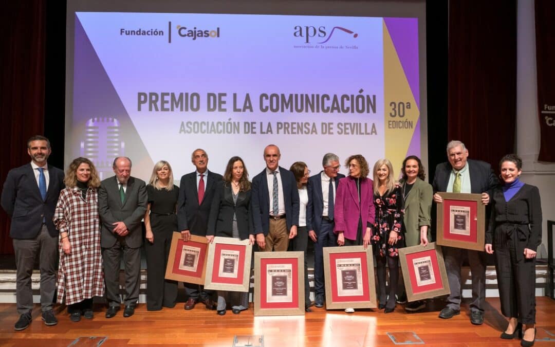 Lourdes Lucio y Lucrecia Hevia reciben el XXX Premio de la Comunicación de la Asociación de la Prensa de Sevilla