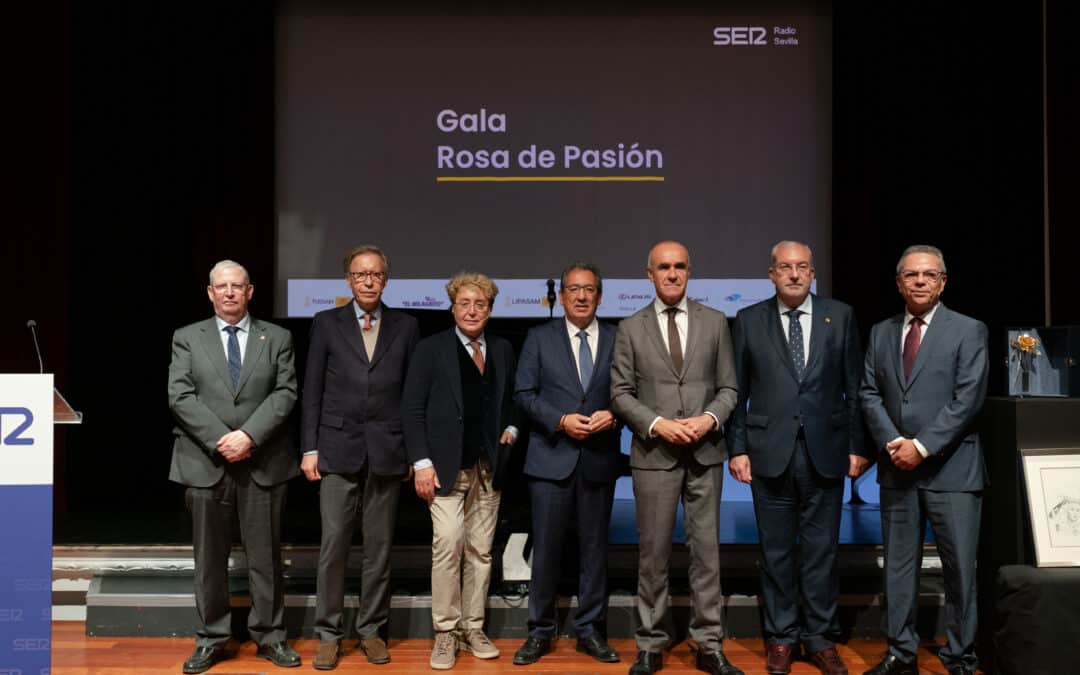 Antonio Pulido en la entrega del Premio Rosa de Pasión de Cadena SER