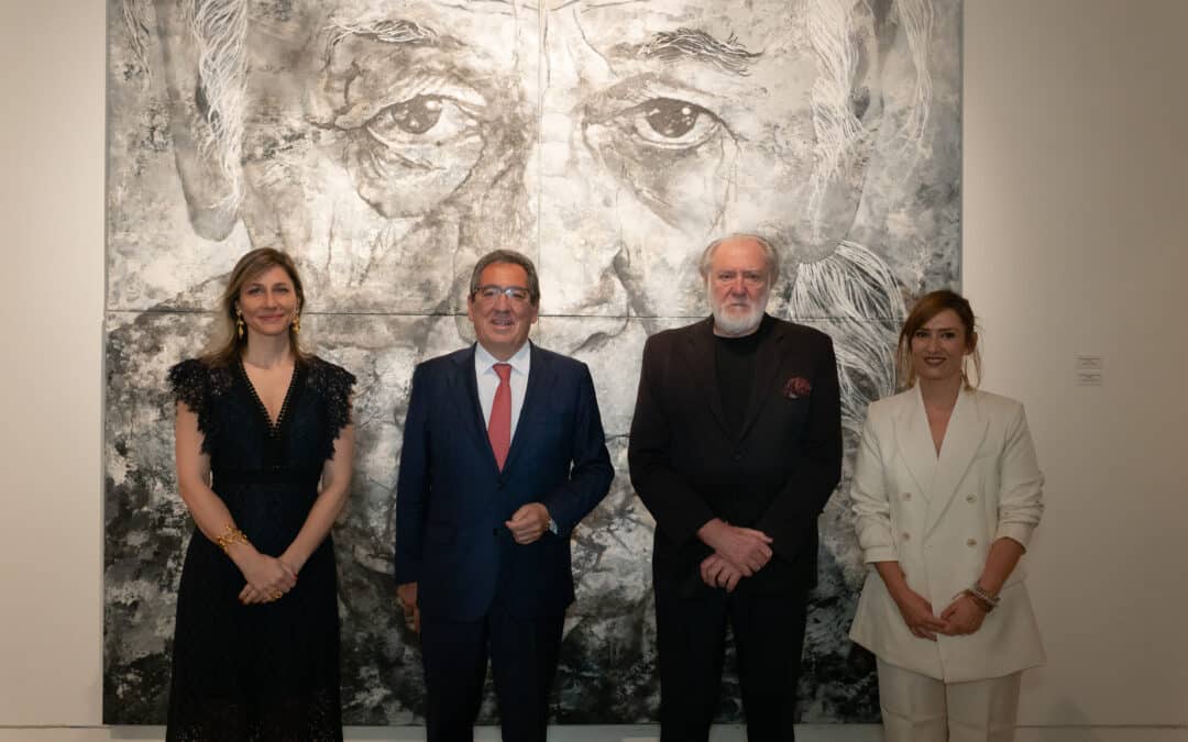 La Fundación Cajasol inaugura la exposición 'Epifanías', del artista argentino Eugenio Cuttica, en un acto con Antonio Pulido, Violeta Frank, Reyes Abad y el propio autor.