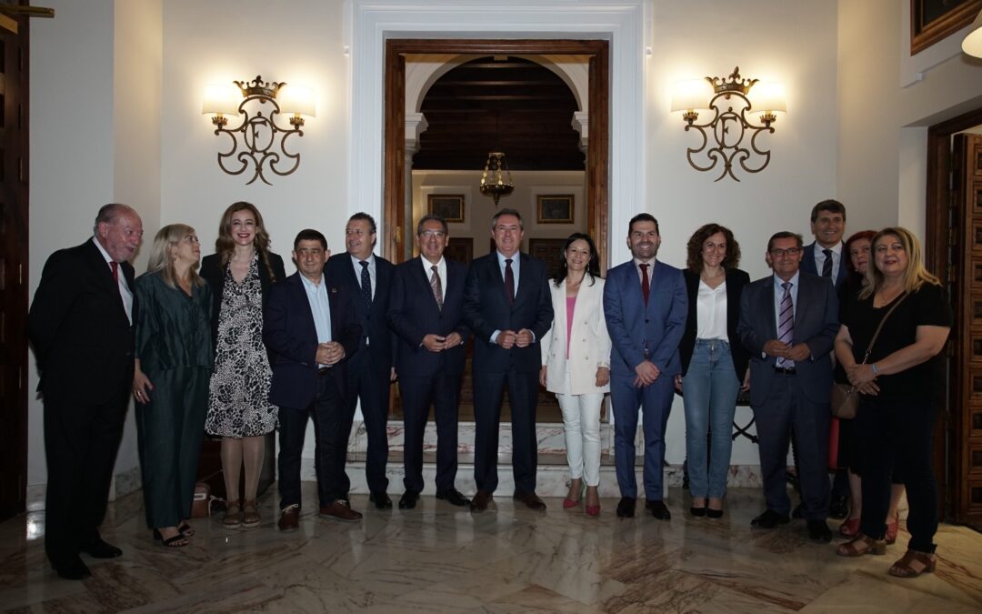 Antonio Pulido asiste a los Encuentros Informativos de Europa Press con Juan Espadas